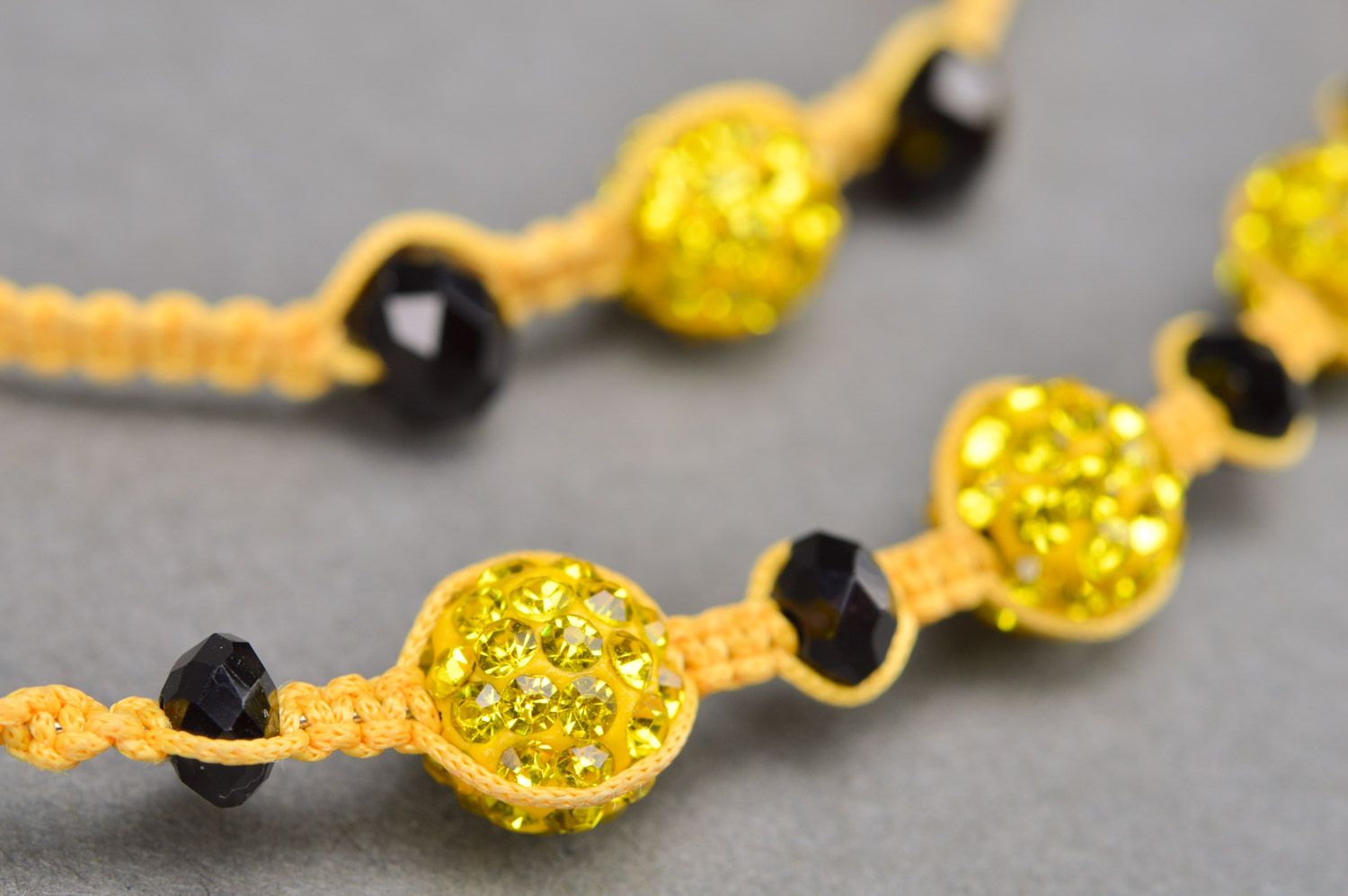 Collier et bracelet faits main fils et perles fantaisie jaunes originaux photo 4
