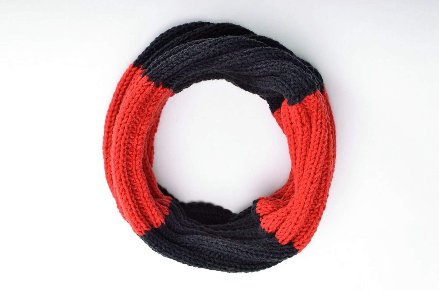 Knitted cowl photo 4
