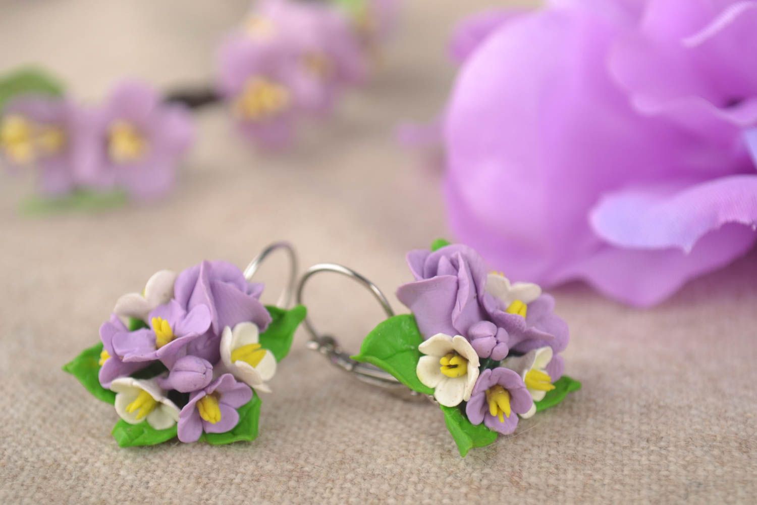 Boucles d'oreilles porcelaine Bijou fait main Accessoire femme fleurs violettes photo 1