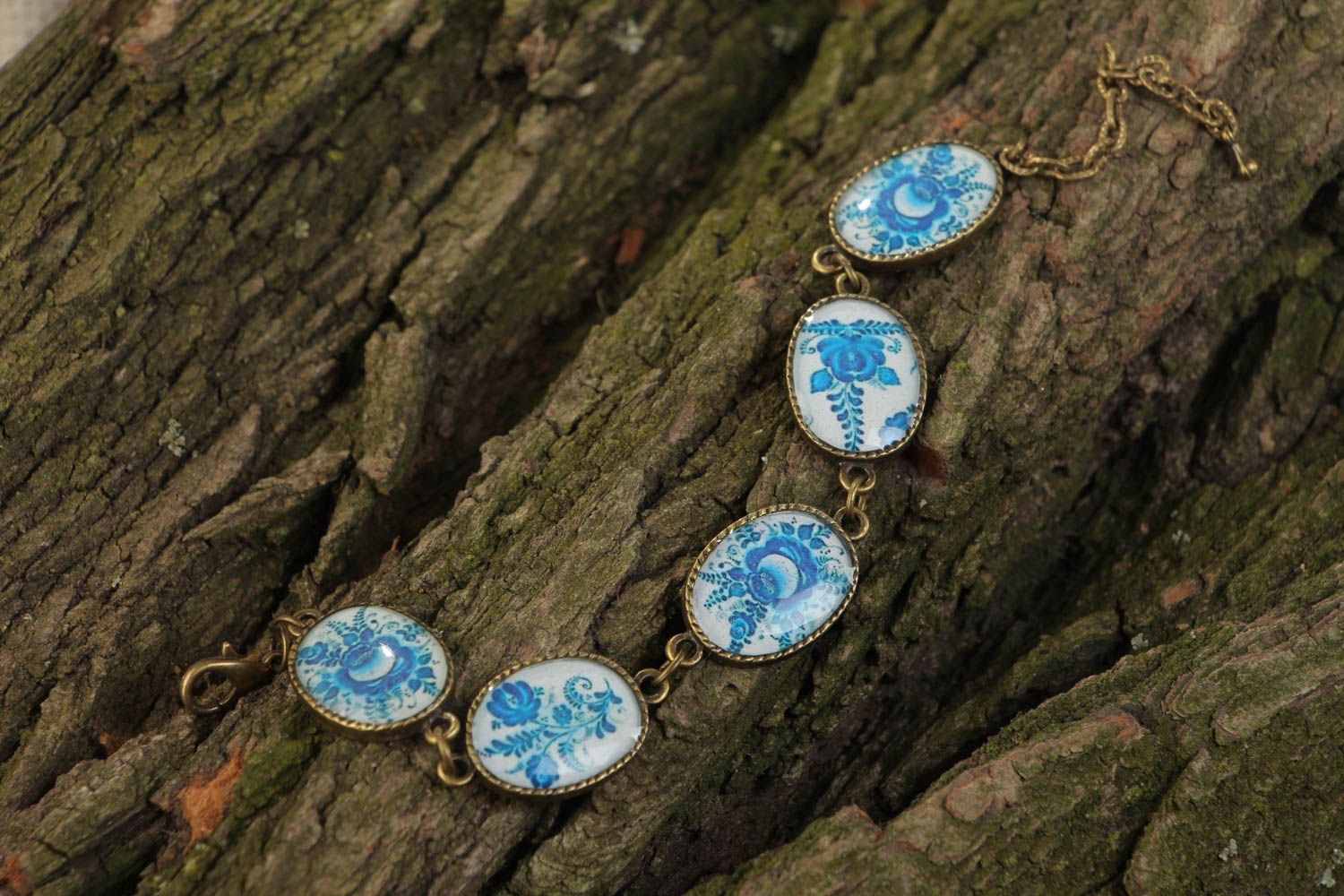 Bracelet en résine large bleu-blanc avec fleurs original fait main pour femme  photo 1
