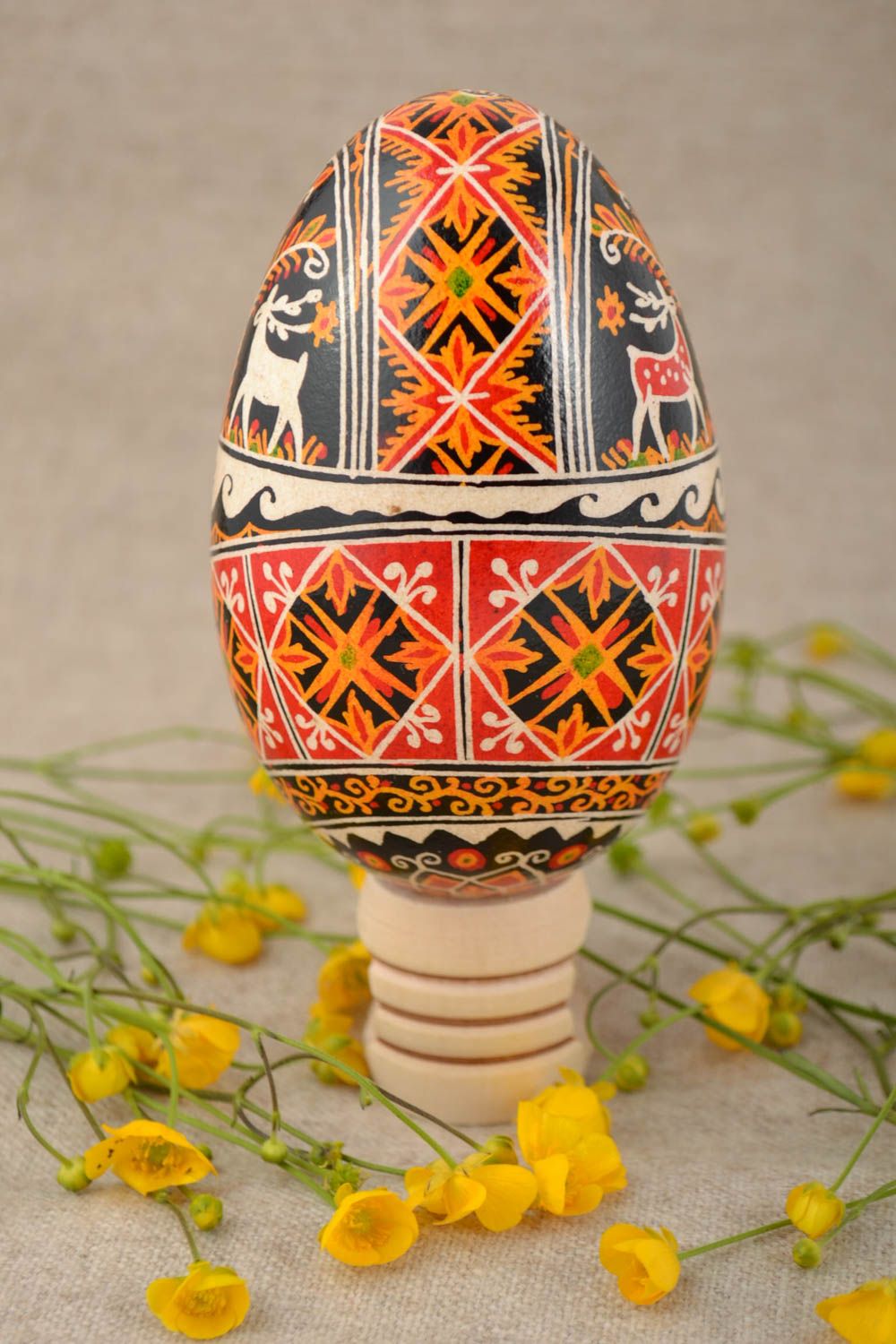 Писанка на гусином яйце красивая цветная для подарка на Пасху ручной работы фото 1