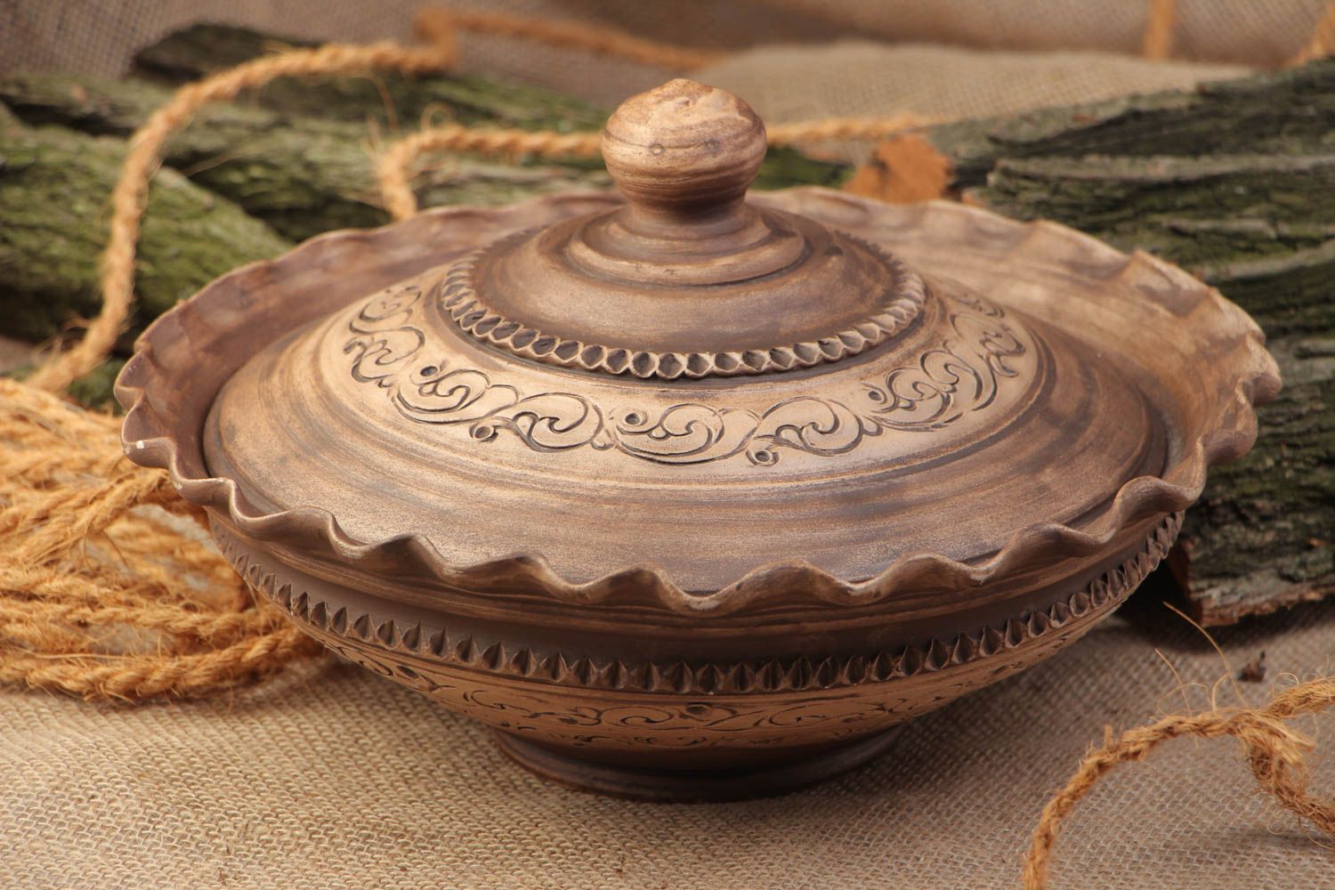 Handmade designer festive ceramic pot with lid kilned with milk 1.8 l photo 1