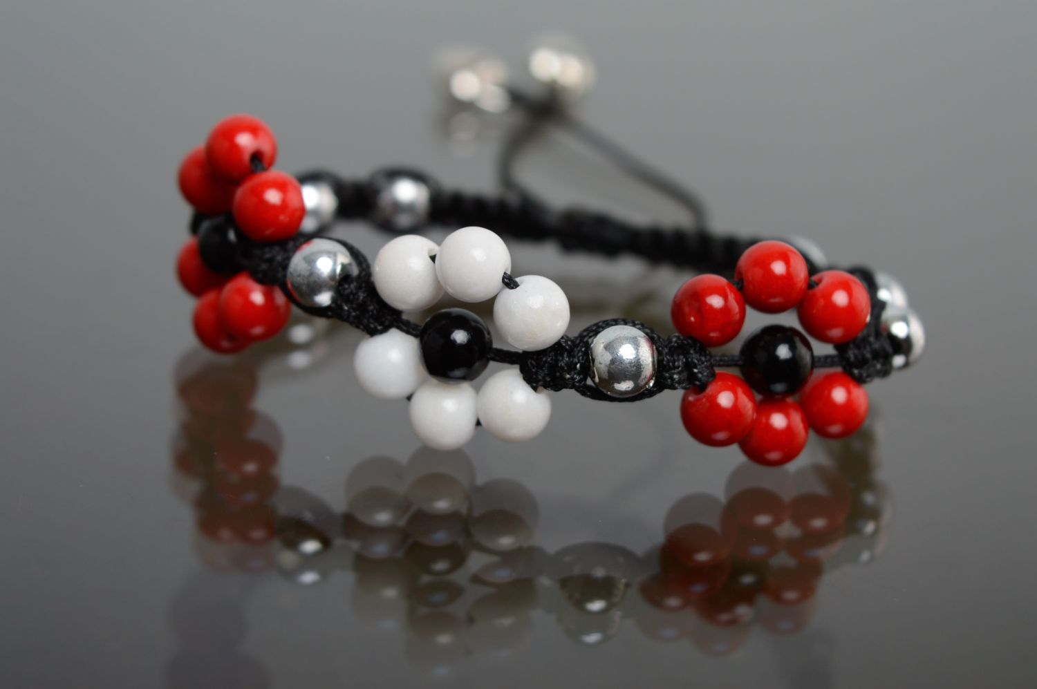 Bracelet en macramé lacet noir ciré et perles en pierres naturelles fait main photo 1
