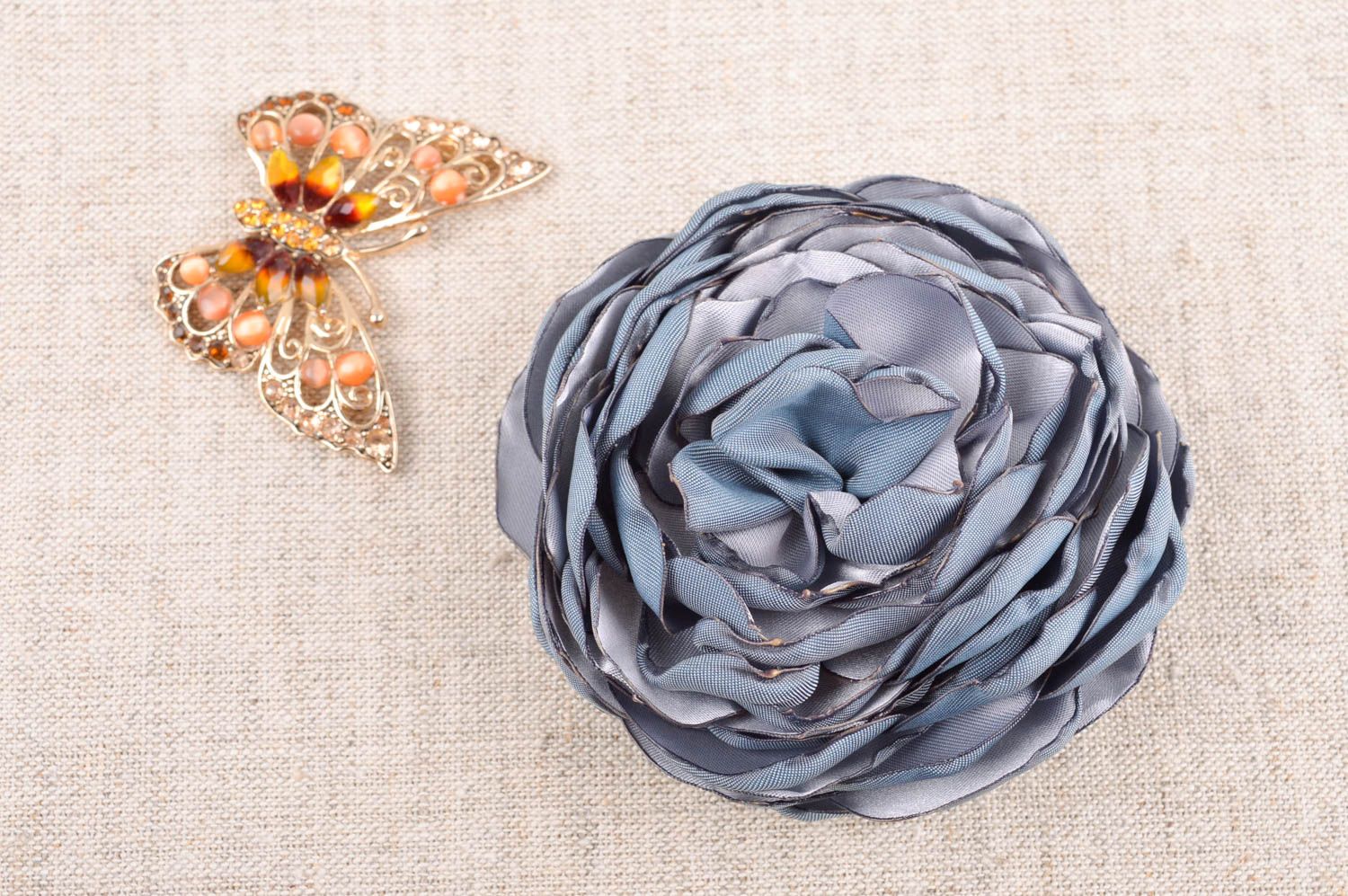 Broche textile Bijou fait main grande belle fleur grise Accessoire femme design photo 1