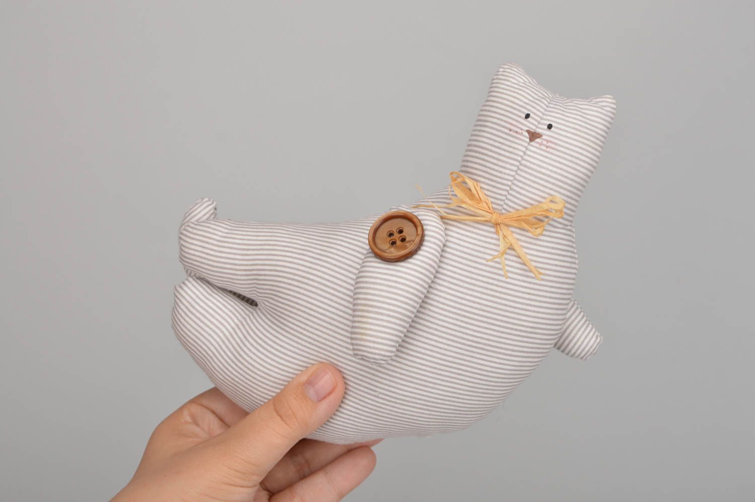 Мягкая игрушка котик ручной работы авторская из ткани детская красивая фото 4