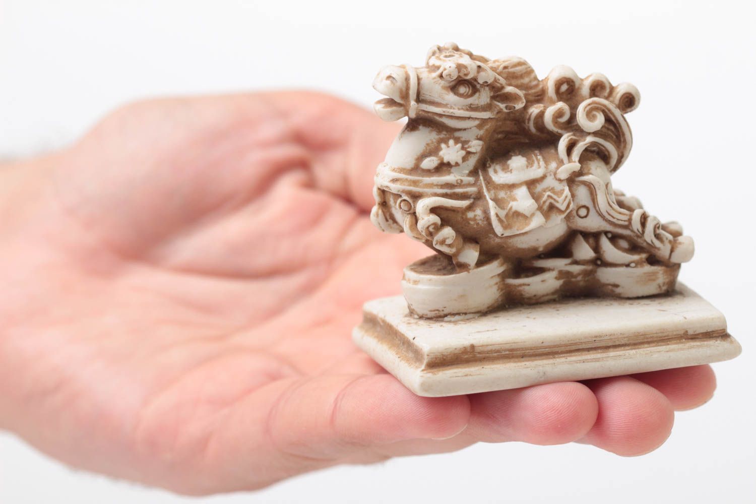 Figura de resina polimérica hecha a mano regalo para amigos decoración de casa foto 5