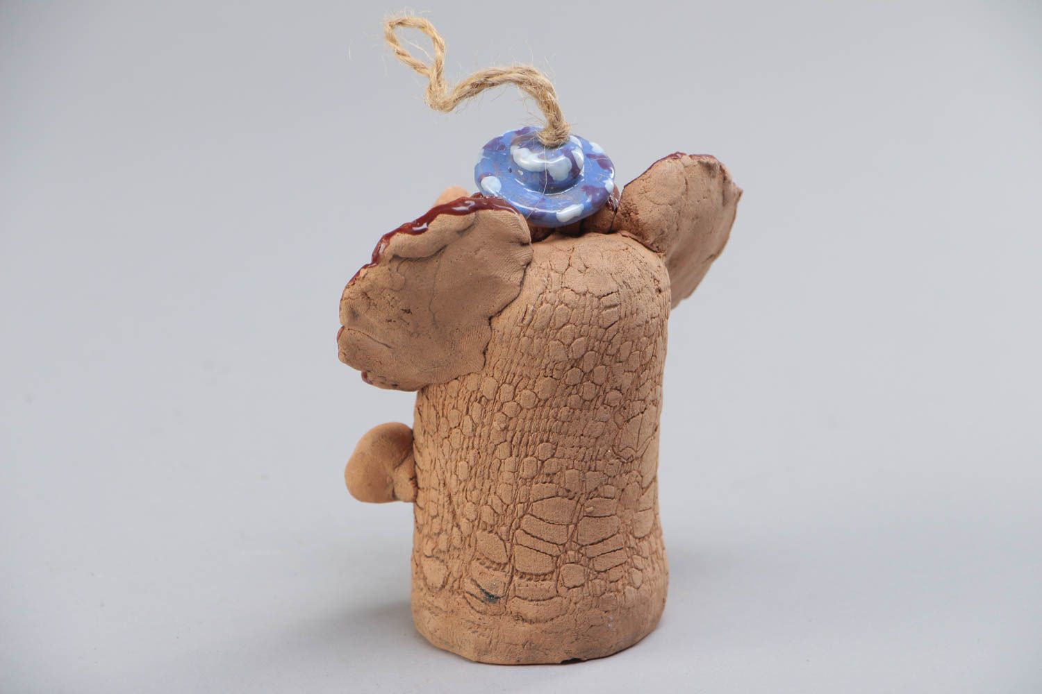 Petite cloche modelée en forme d'éléphant en terre cuite peinte faite main photo 3