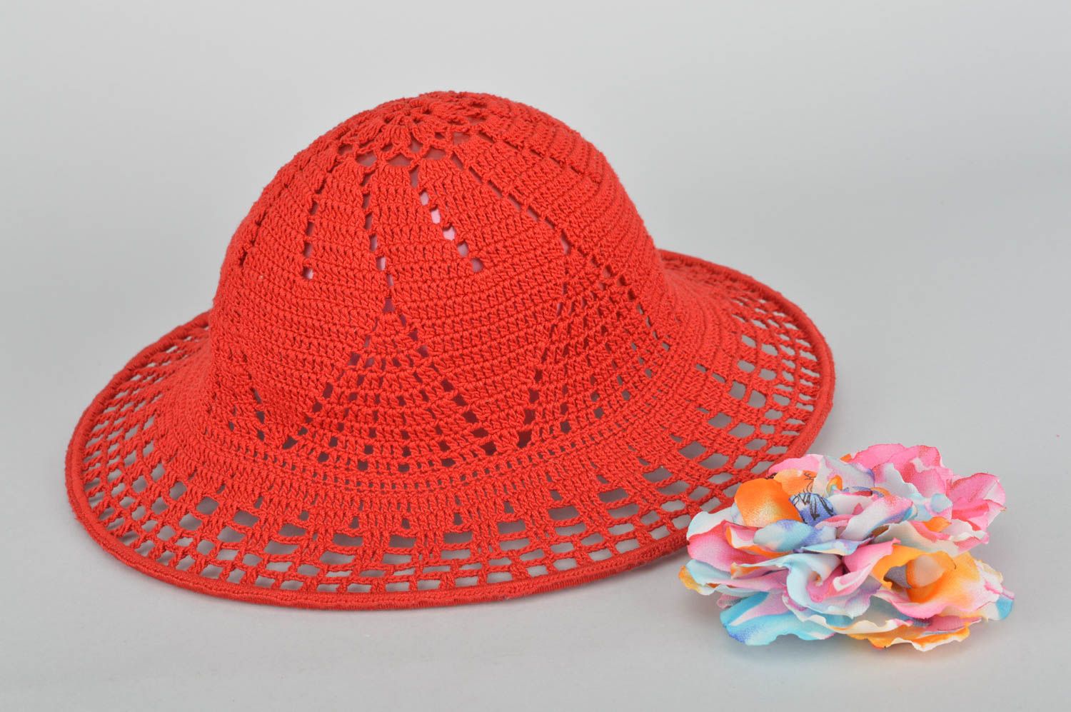 Chapeau rouge fait main Bonnet fille tricoté en coton avec fleur Vêtement enfant photo 5