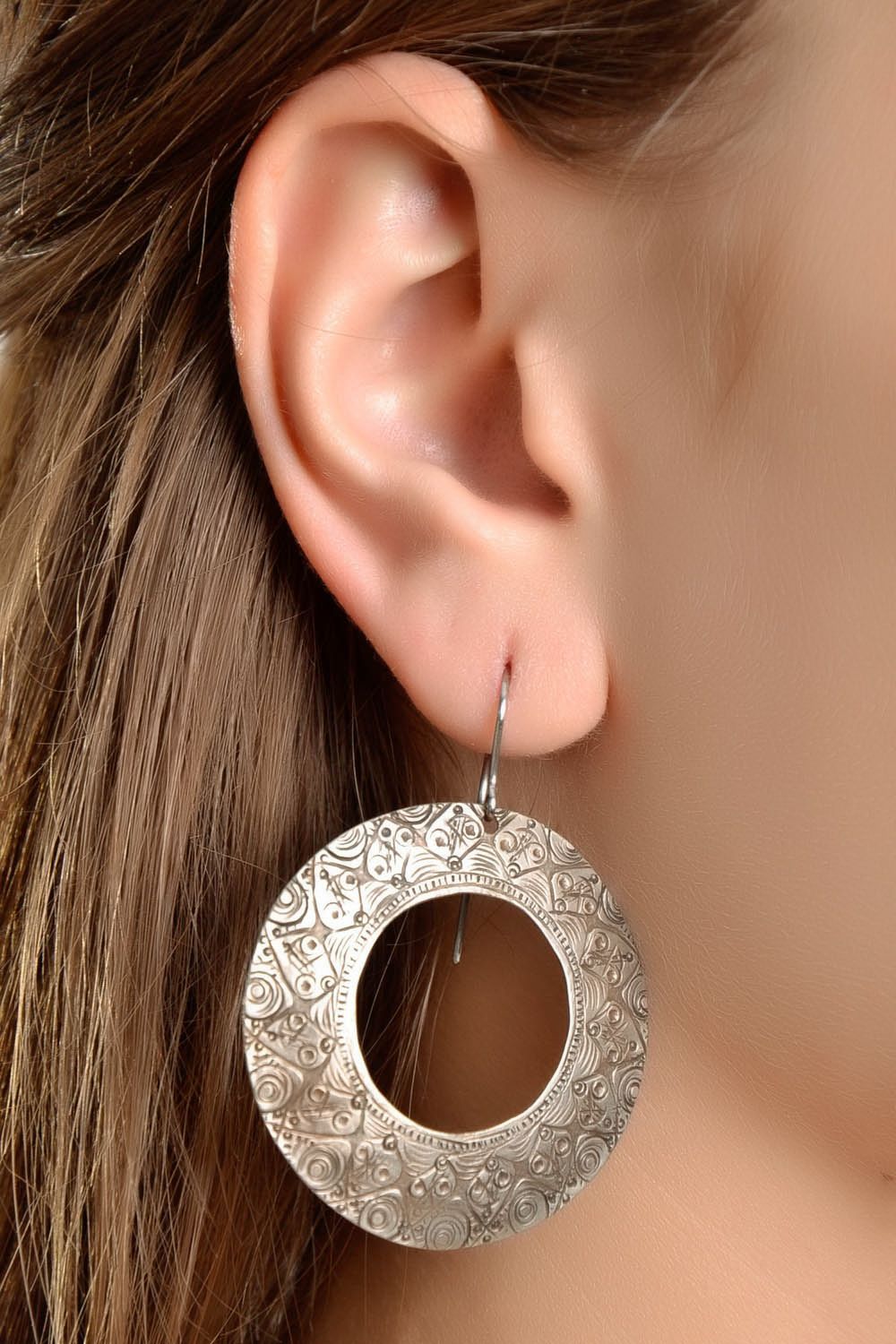 Round stamped earrings photo 4