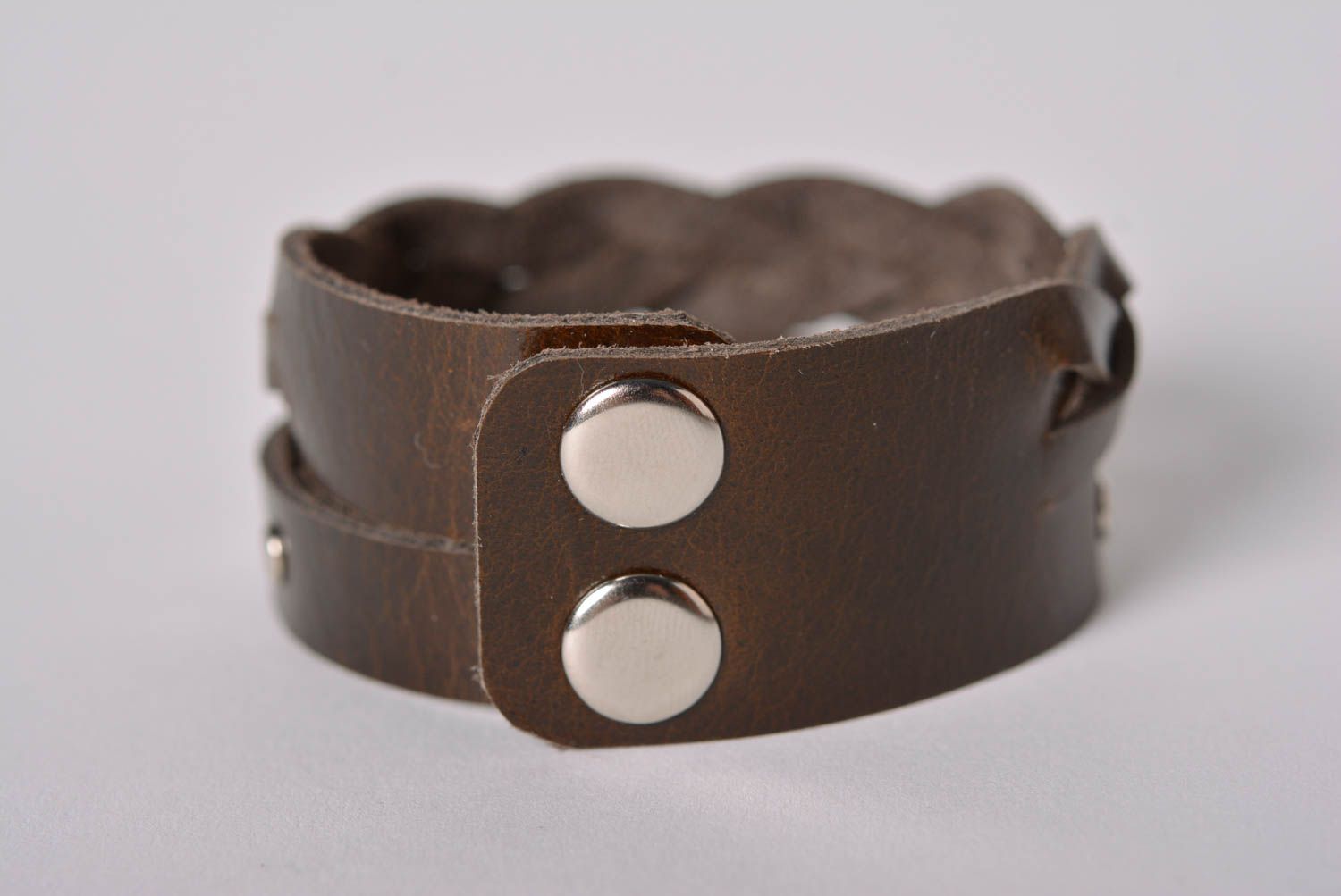 Bracelet cuir Bijou fait main Accessoire design large fourniture métallique photo 3