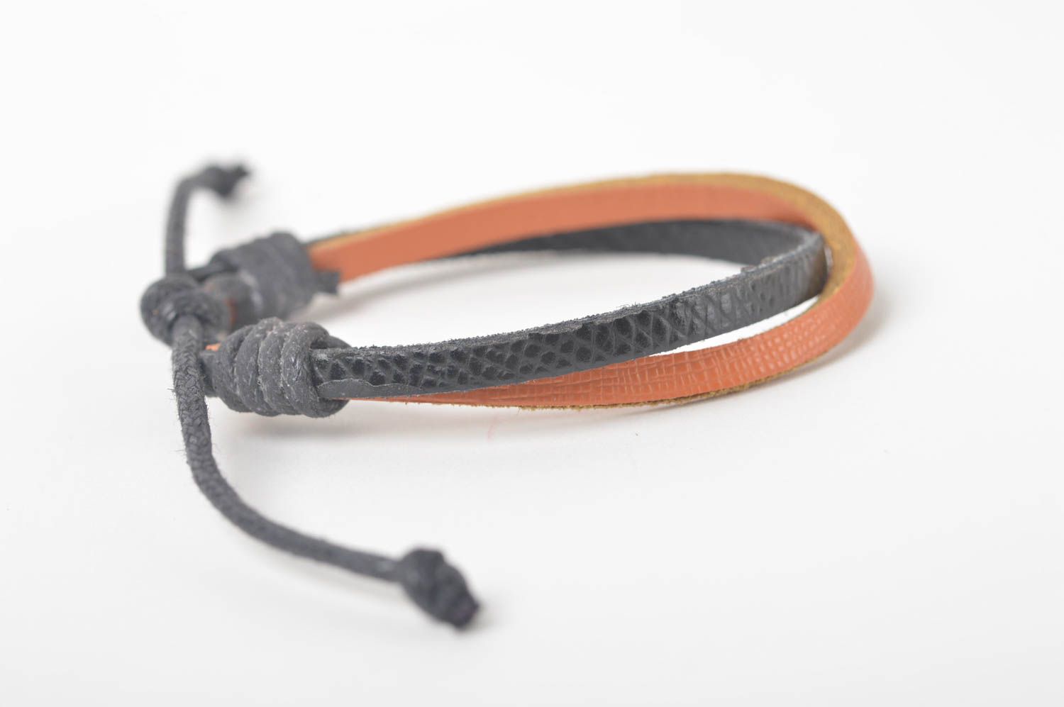 Bracelet cuir Bijoux fait main bicolore design original fin Accessoire cuir photo 2