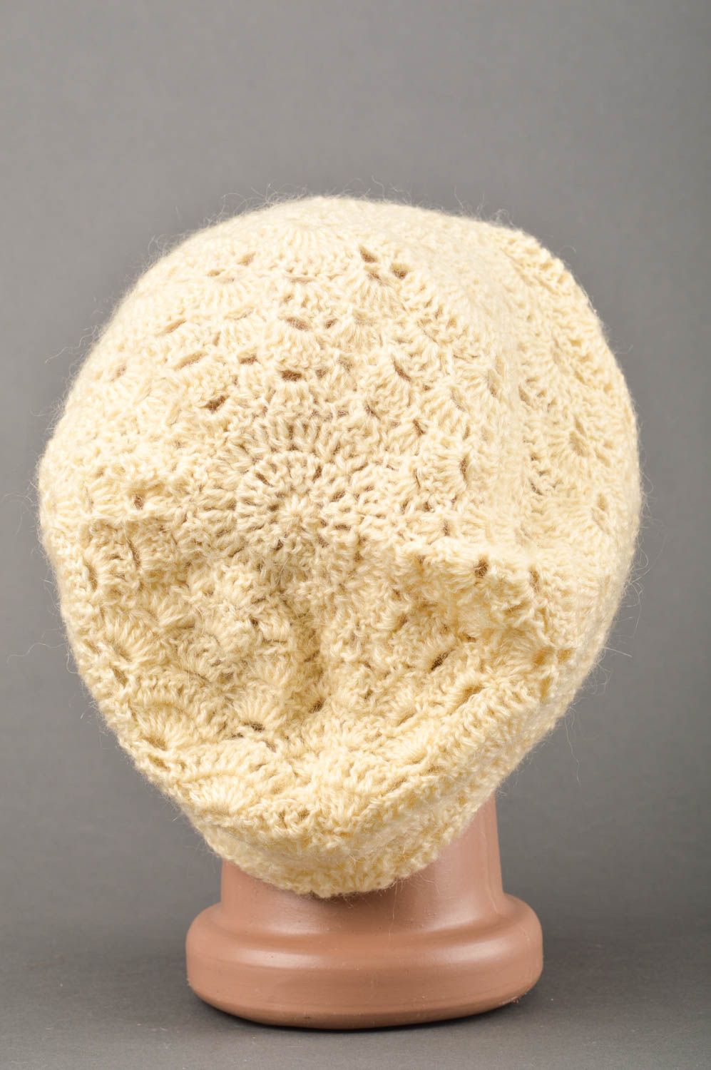 Bonnet tricot fait main Béret au crochet clair chaud design Vêtement femme photo 5
