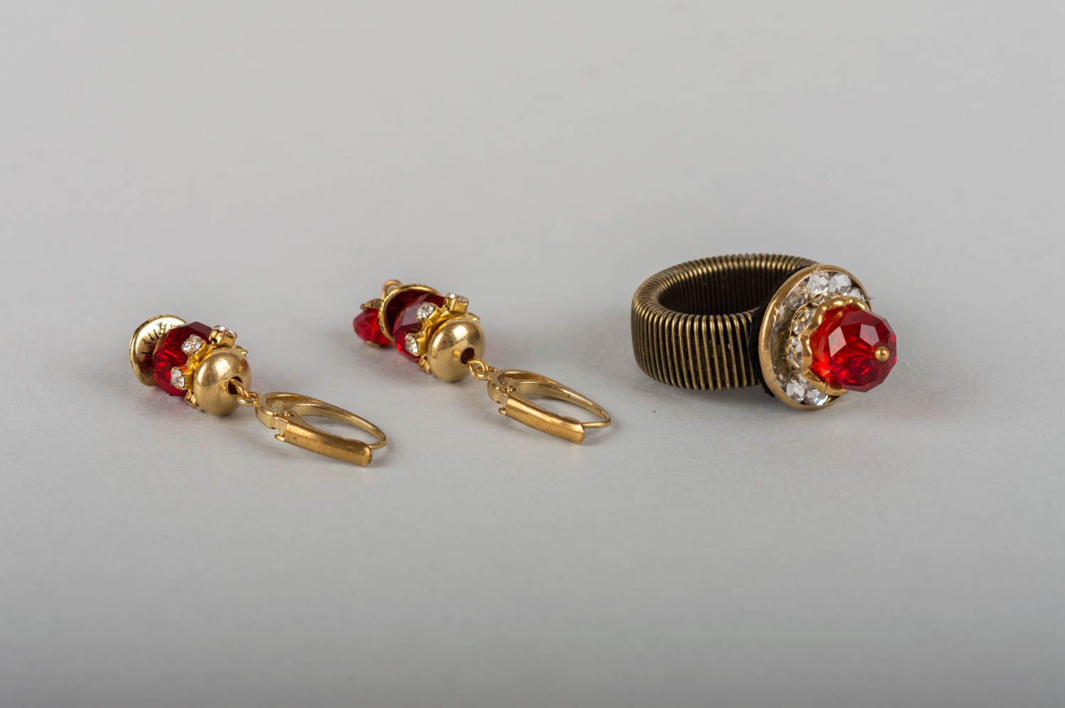 Conjunto de bisutería con cristales checos anillo y pendientes hechos a mano  foto 2