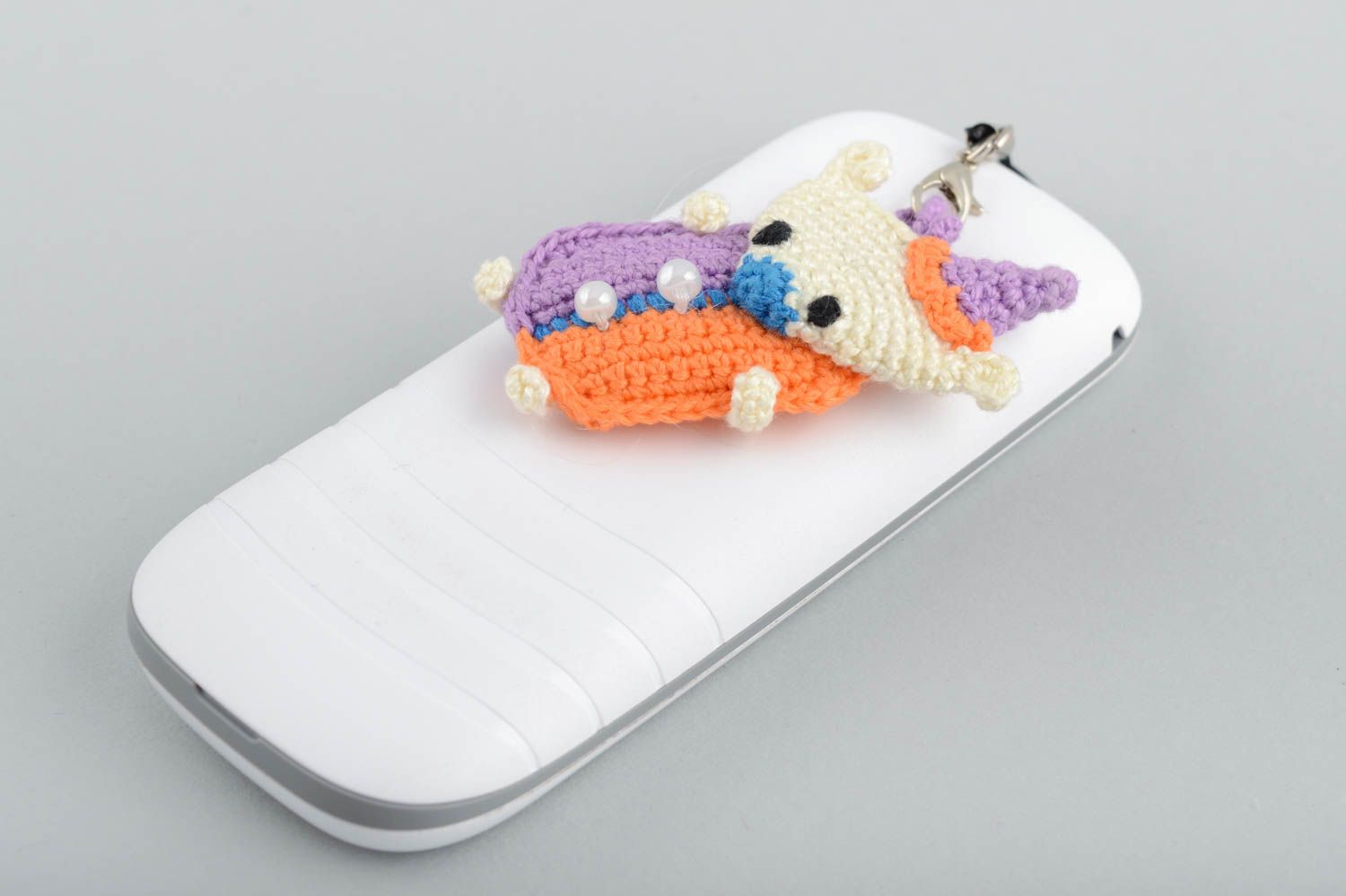 Брелок с мягкой игрушкой мишка Арлекин маленького размера амигуруми хэнд мейд фото 5