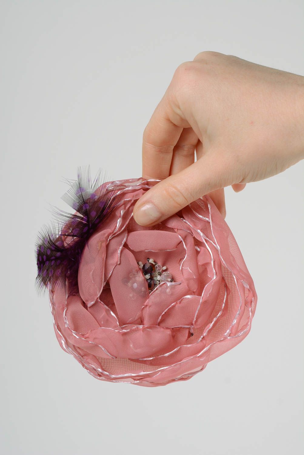 Handmade lilac chiffon flower brooch with feathers photo 3