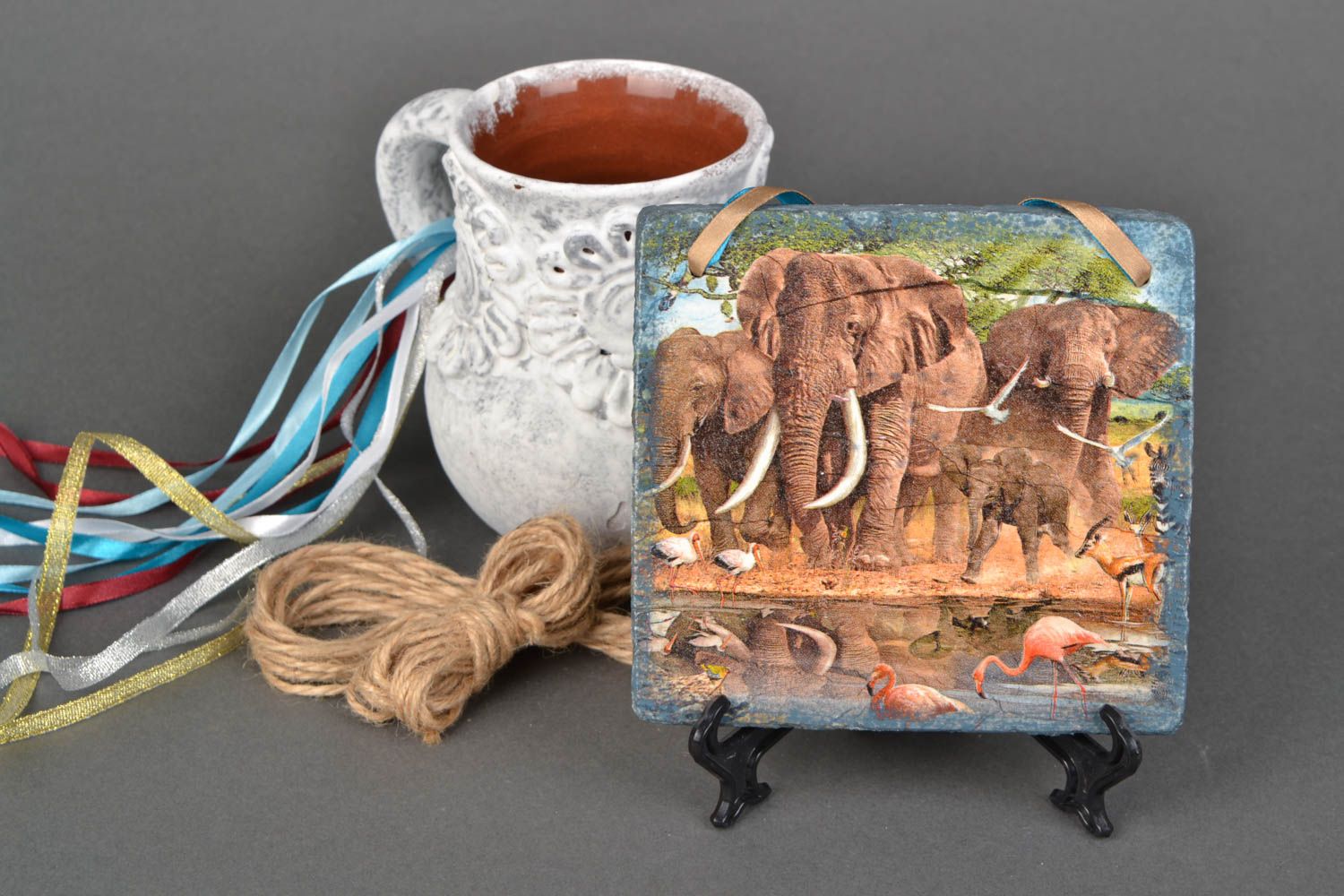 Декоративное панно в технике декупаж Слоны фото 1
