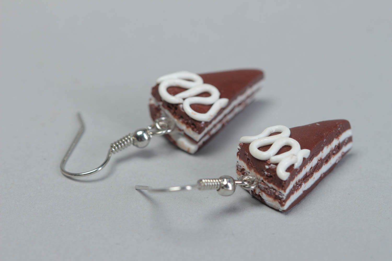 Оригинальные серьги с подвесками из полимерной глины Шоколадные тортики хендмейд фото 4