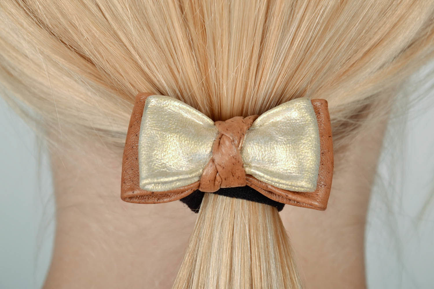 Élastique à cheveux en cuir décoré de noeud photo 5