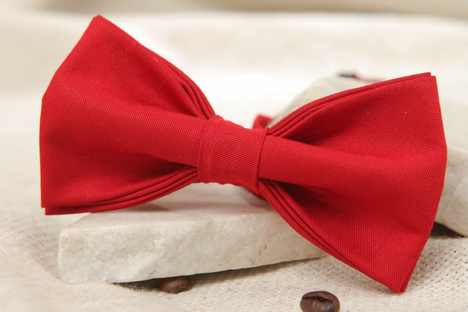 Ярко-красный галстук-бабочка из ткани универсальный фото 5