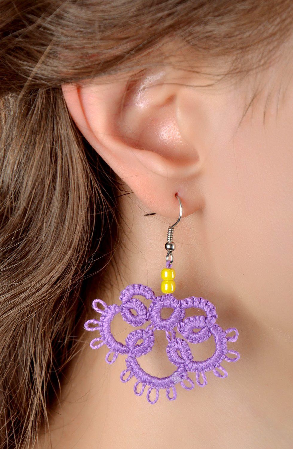 Boucles d'oreilles en dentelles frivolité lilas  photo 4