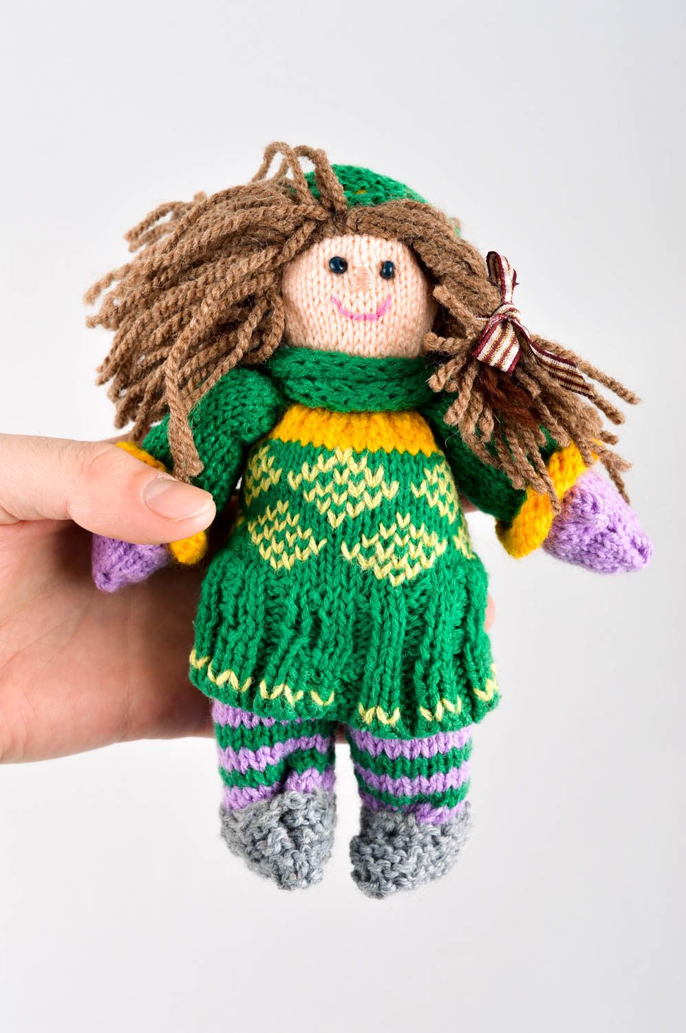 Poupée au tricot Jouet fait main fille en tenue verte Cadeau enfant original photo 5