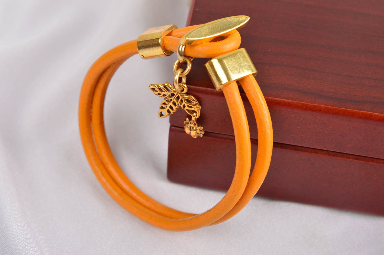 Bracelet orange Bijoux cuir naturel fait main Cadeau femme design casual photo 1