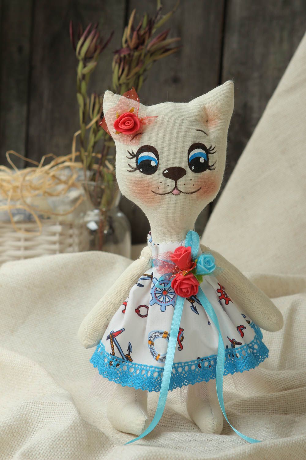 Игрушка ручной работы декор для дома интерьерная игрушка в виде кота белая фото 1