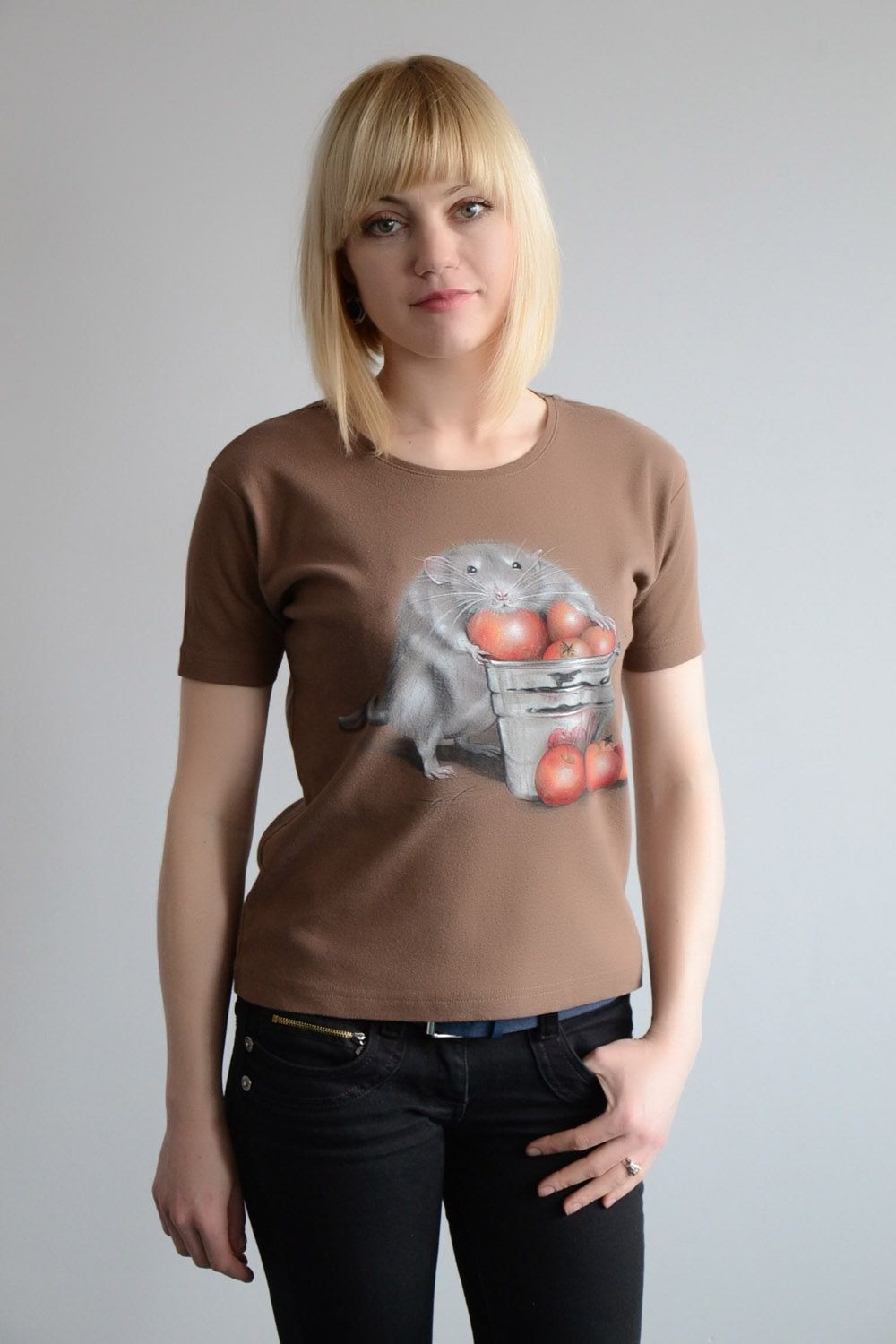 Tee-shirt en coton marron avec dessin imprimé original fait main pour femme photo 1