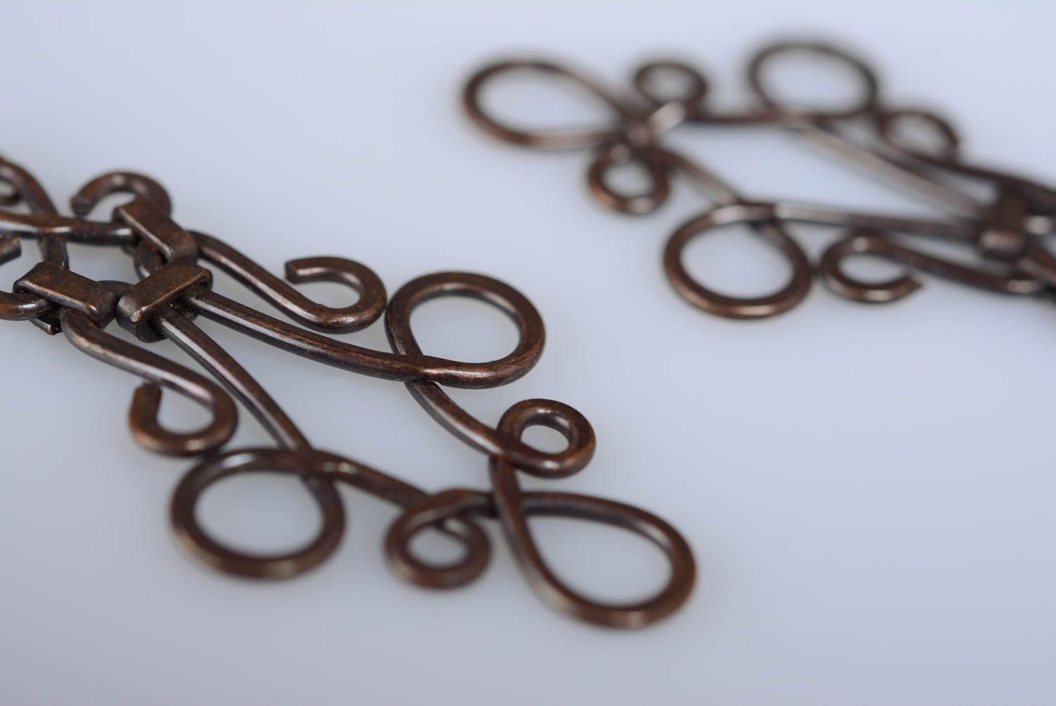 Lange schöne handgemachte Ohrringe aus Kupfer Wire Wrap foto 2