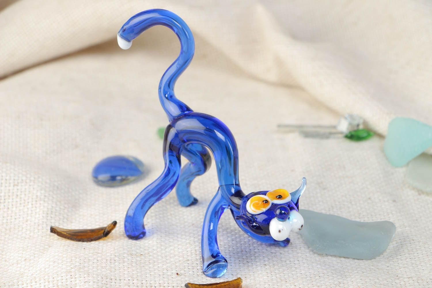 Статуэтка из стекла лэмпворк ручной работы миниатюрная для настольного декора Синий кот  фото 1