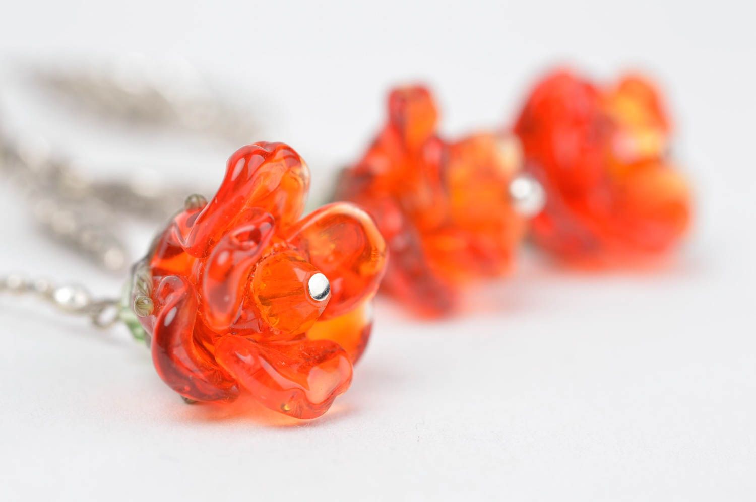 Bijoux fait main Boucles d'oreilles Pendentif en verre fleurs de roses rouges photo 5