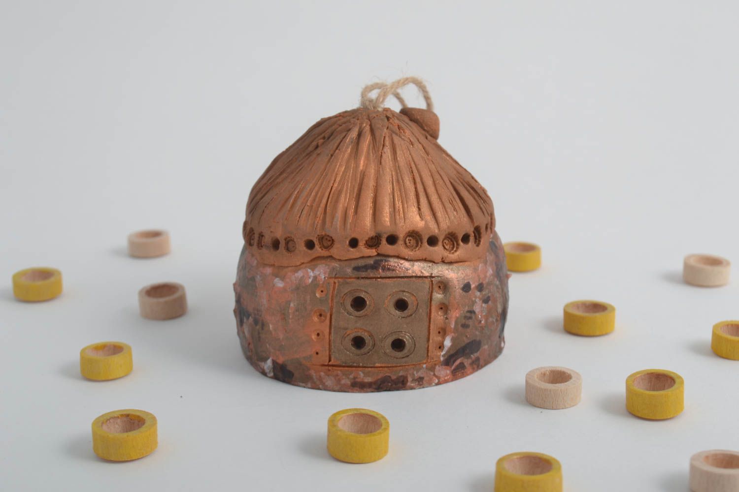 Керамический колокольчик ручной работы декоративная фигурка сувенир из глины фото 1