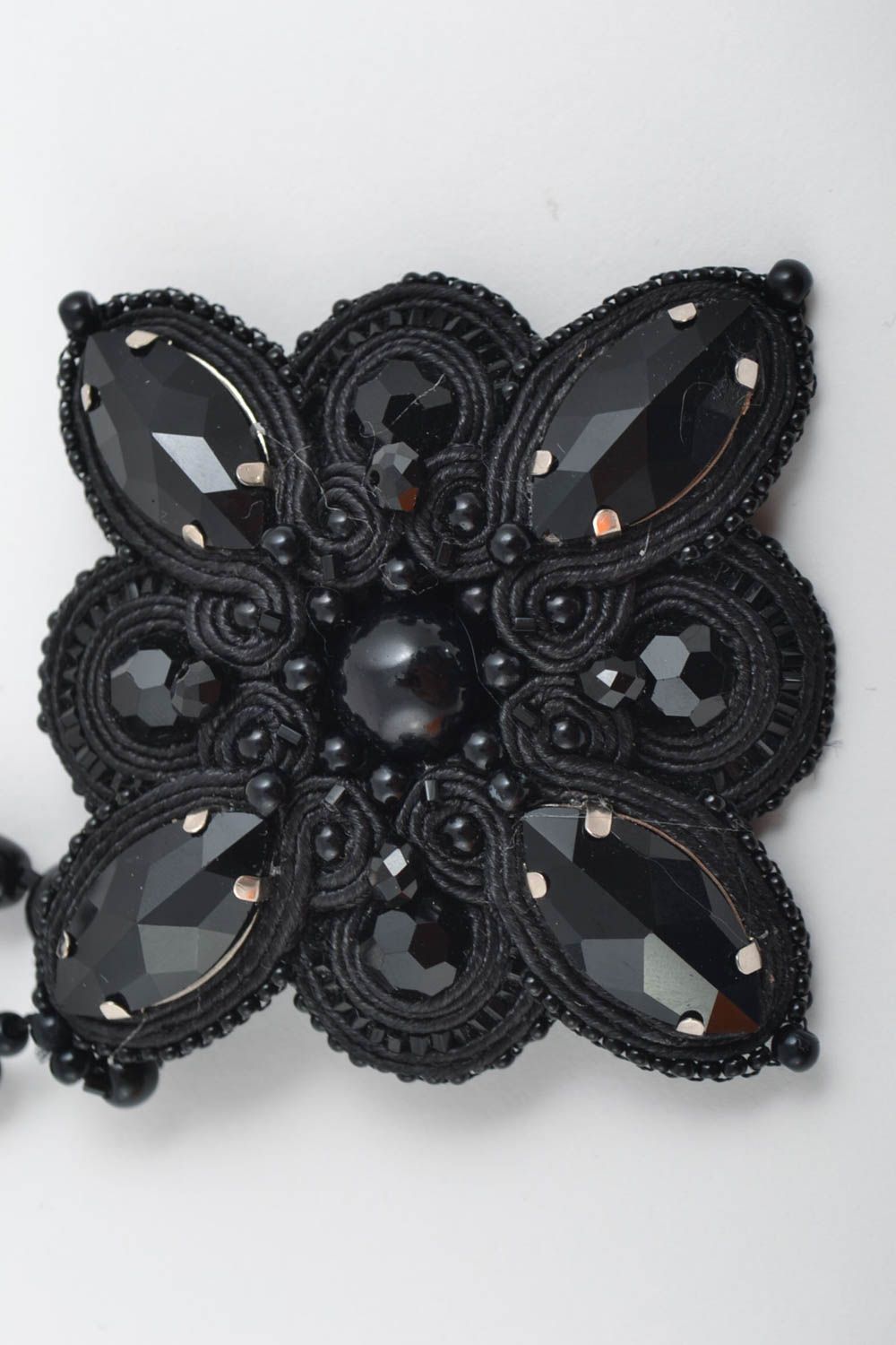 Кулон сутажная вышивка вышитый кулон сутажный кулон с чешским стеклом черный фото 3