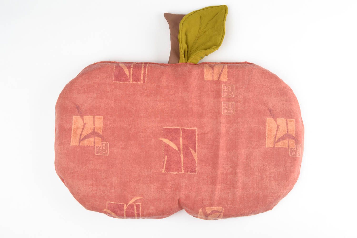Almohada de algodón para silla o taburete artesanal con forma de manzana  foto 5