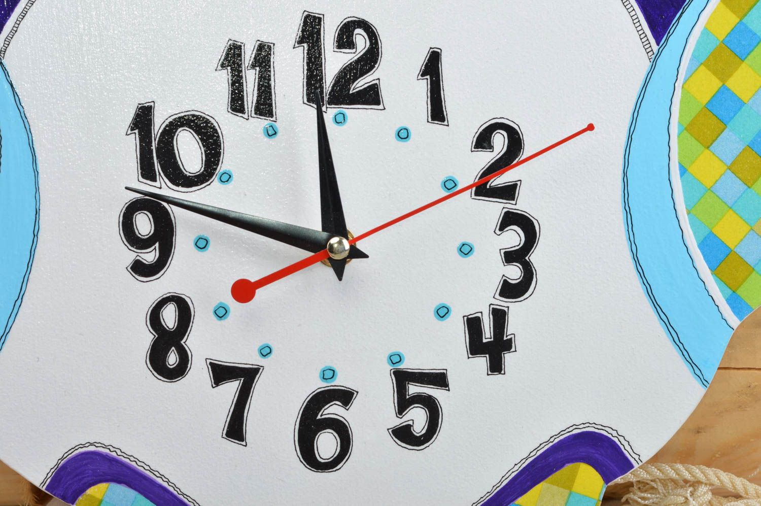 Часы в технике декупаж из фанеры в детскую в виде мозаичной совы ручной работы фото 2