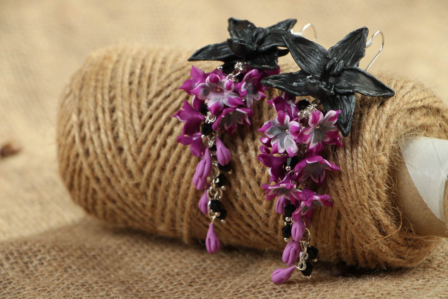 Серьги с подвесками из полимерной глины Черные орхидеи фото 4