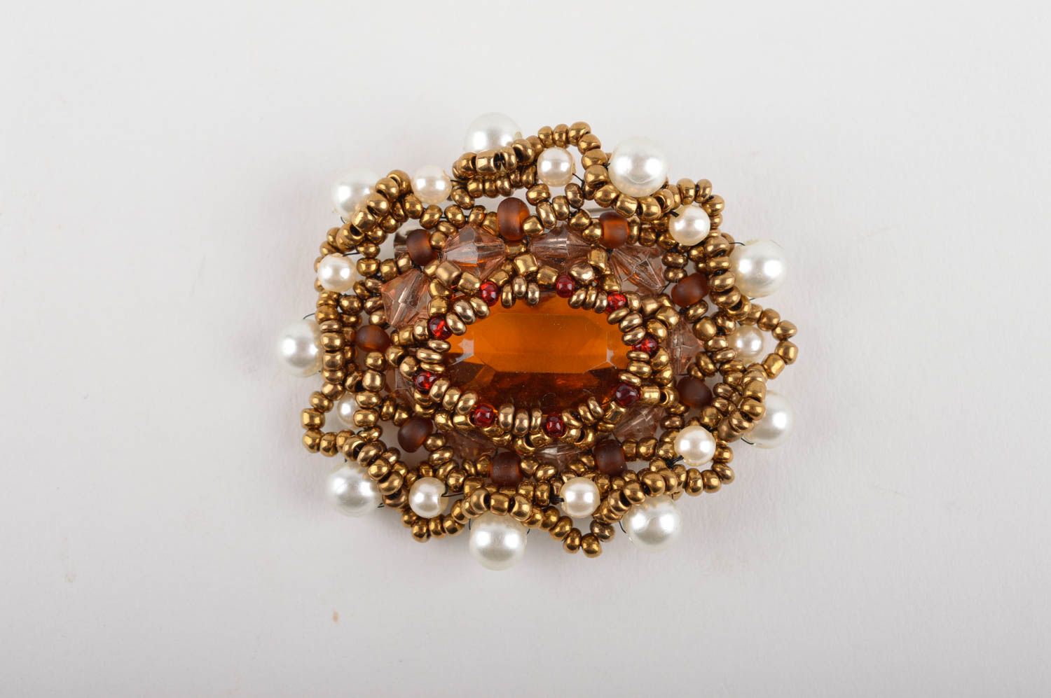 Broche fantaisie Bijou fait main ovale marron en perles de rocaille Cadeau femme photo 2