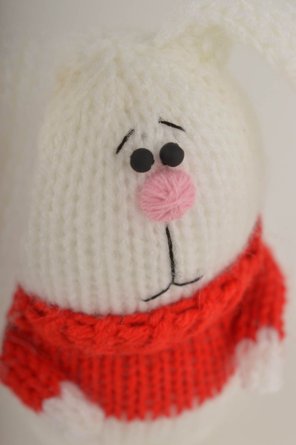Мягкая игрушка ручной работы игрушка заяц в красном свитере детская игрушка фото 3