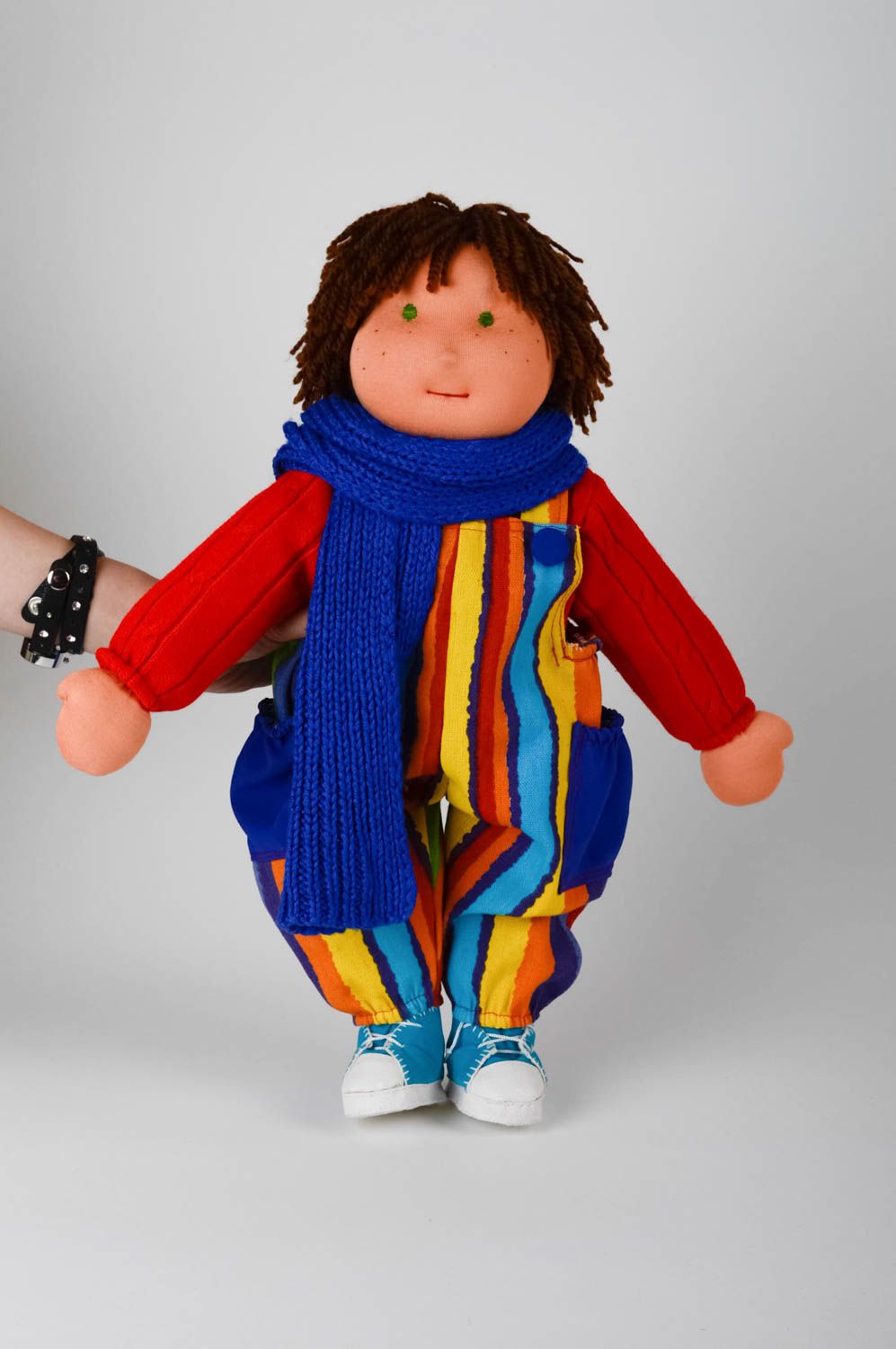 Игрушка кукла из ткани мальчик в комбинезоне разноцветная красивая хэнд мейд фото 1
