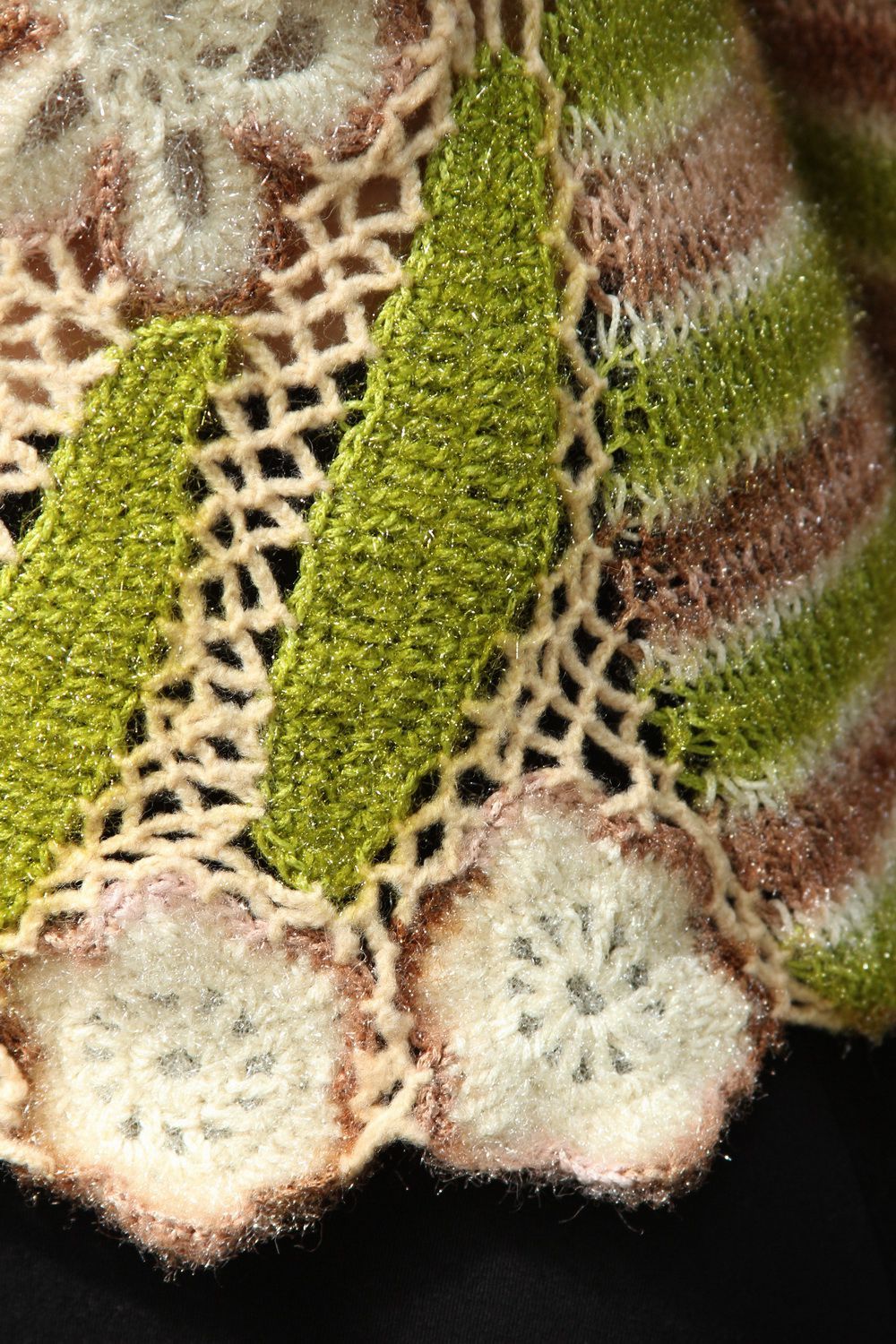 Pull tricoté en dentelle vert clair photo 2
