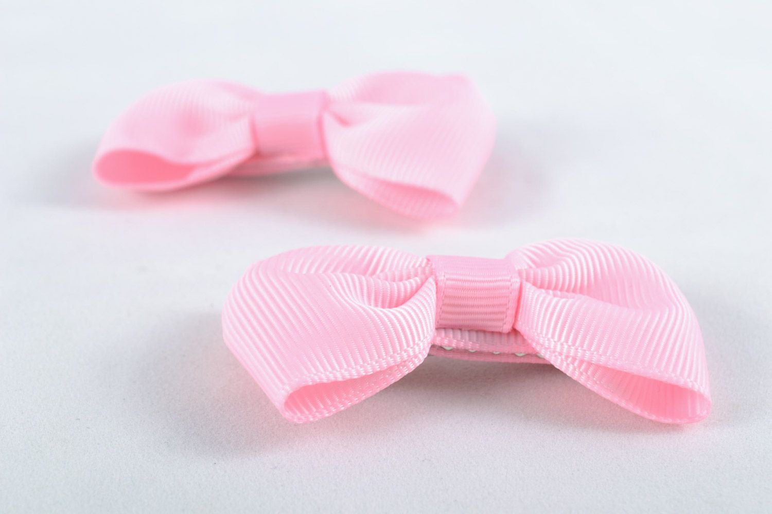 Gentle pink small handmade bow hair clips set 2 pieces photo 3