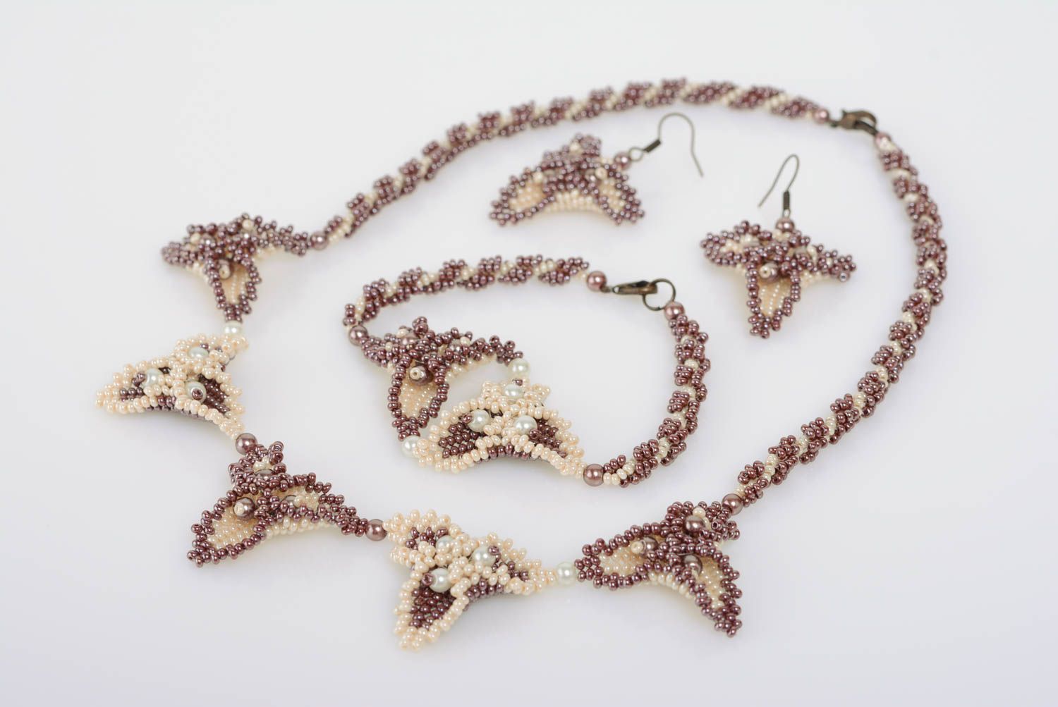 Pulsera collar y pendientes originales hechos a mano de abalorios y cuentas foto 1