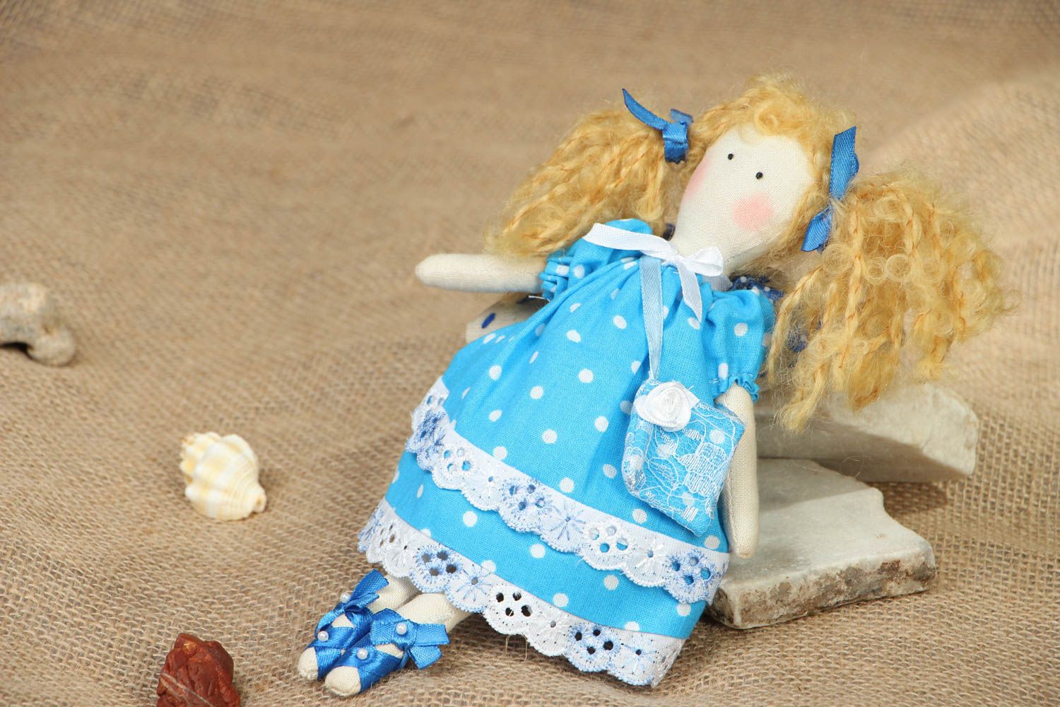 Дизайнерская кукла из ткани Ангелок в голубом фото 5