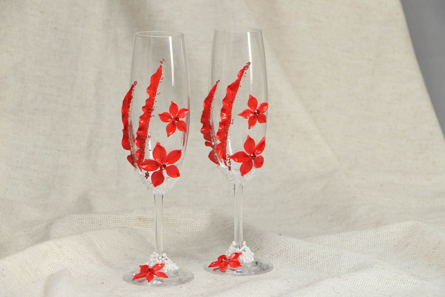 Wedding champagne glasses with red polymer clay flowers Passion photo 1