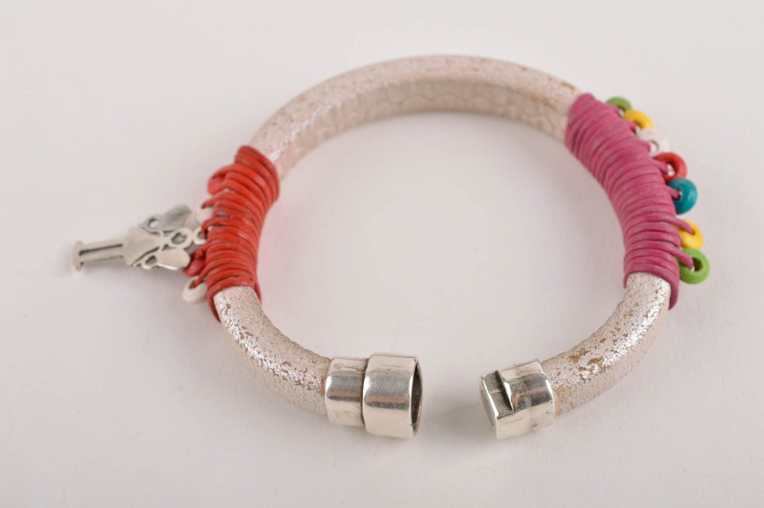 Accessoire bracelet Bijou fait main en cuir blanc design Cadeau pour femme photo 4