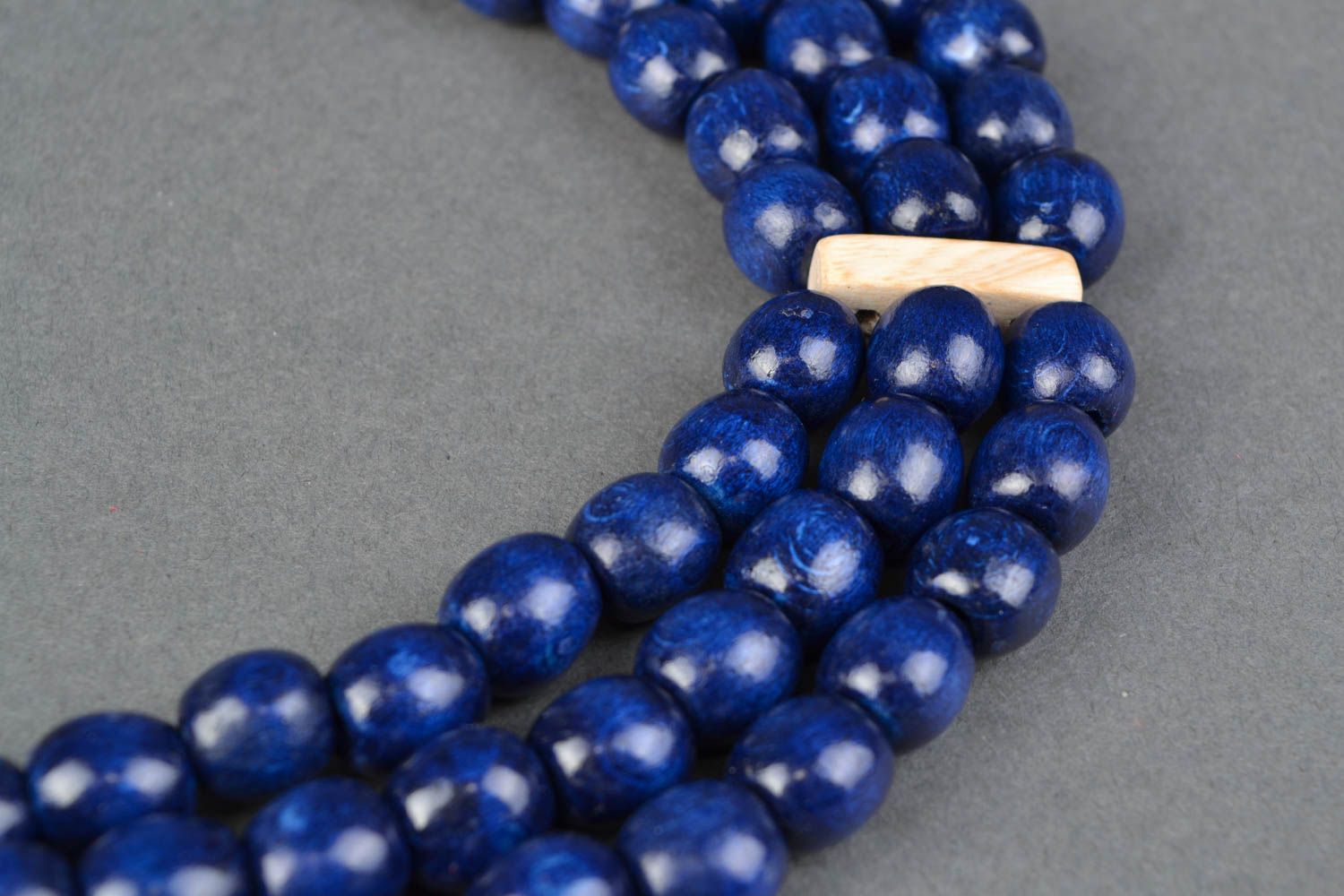 Blue wooden bead necklace photo 3