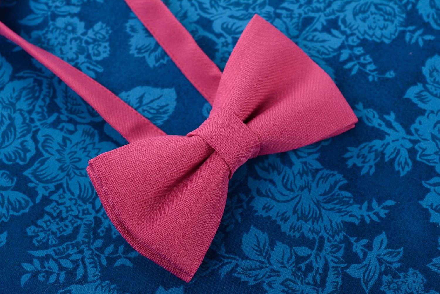 Textile bow tie of crimson color photo 3