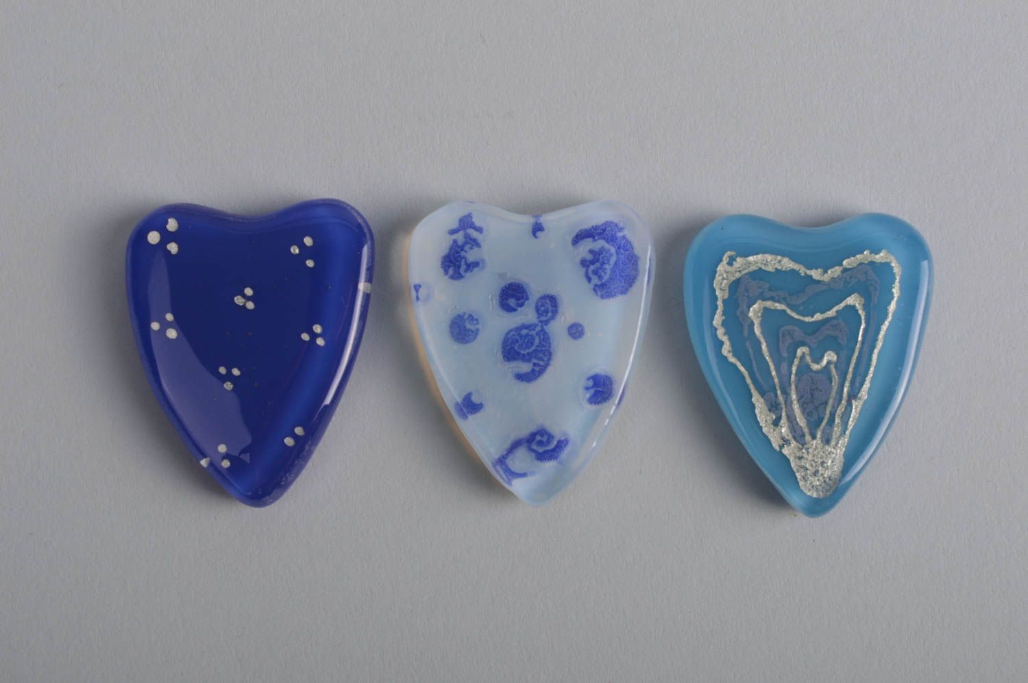 Handmade designer fridge magnets made of glass hearts 3 pieces photo 2