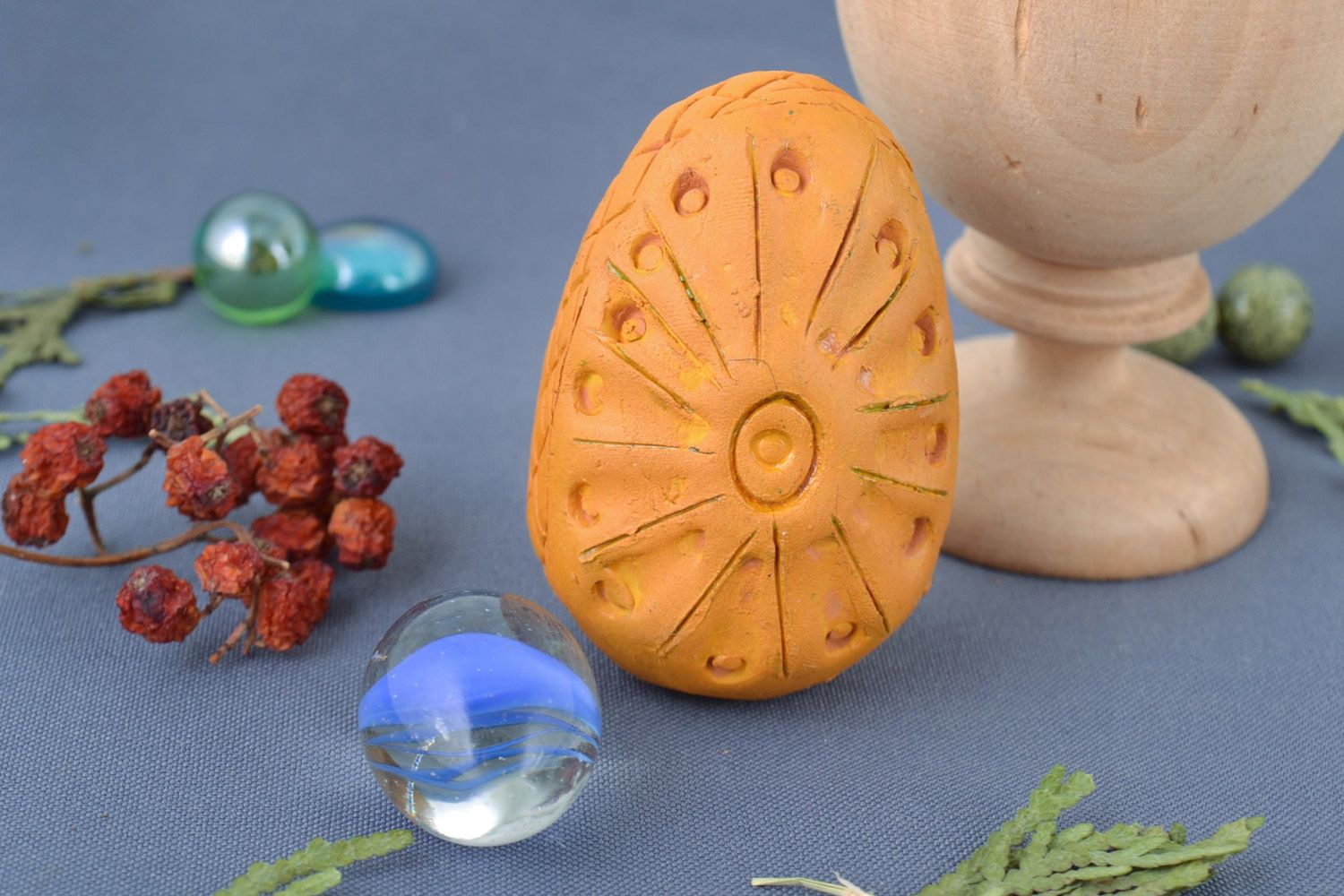 Декоративное пасхальное яйцо глиняное расписанное акриловыми красками хэнд мэйд фото 1