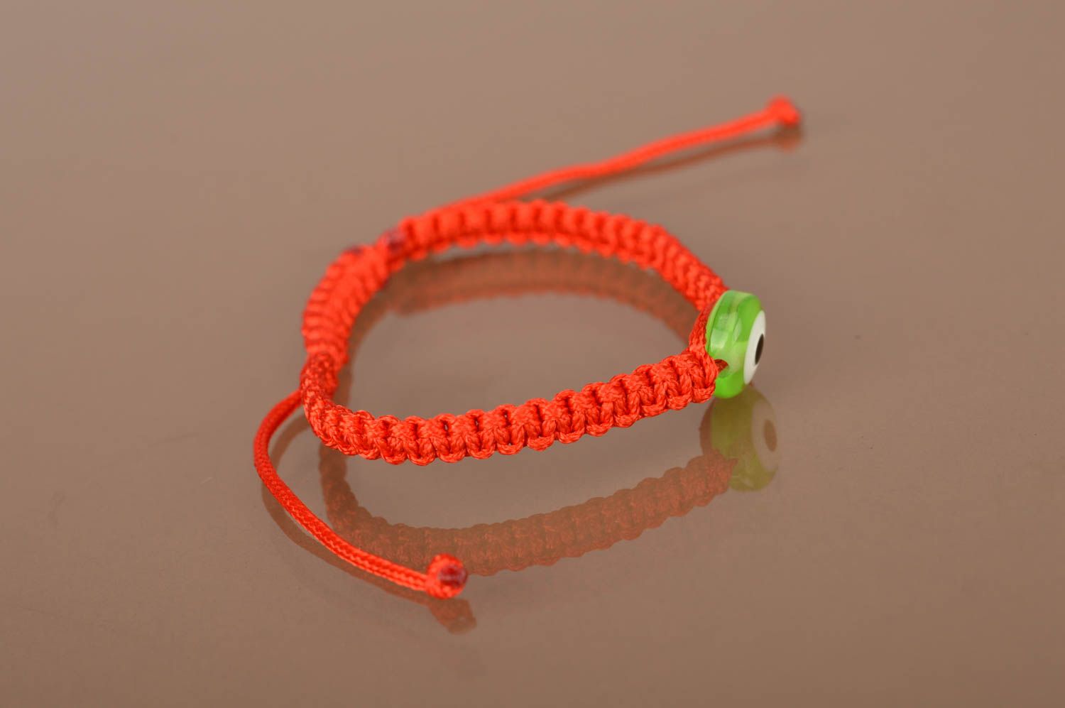Плетеный детский браслет на руку ручной работы из вощеной нити Зеленый глаз фото 3